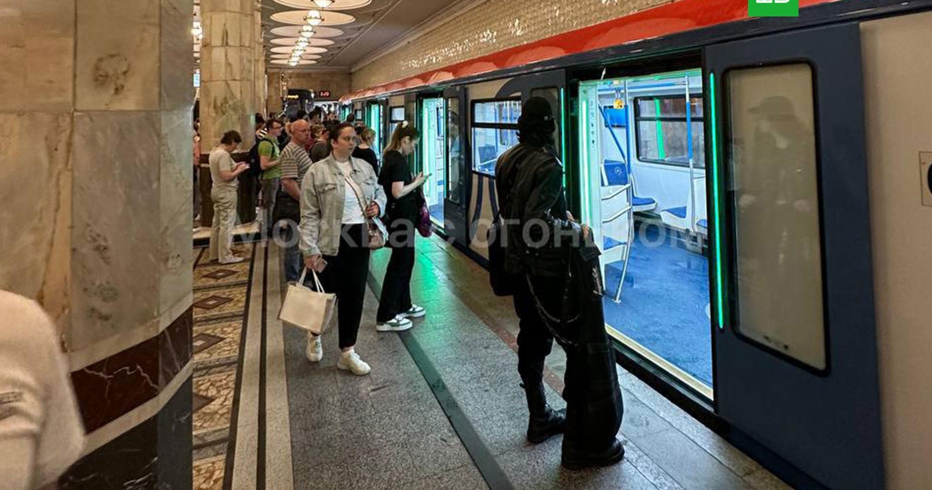 Дептранс просит пересесть на метро из-за штормового ветра