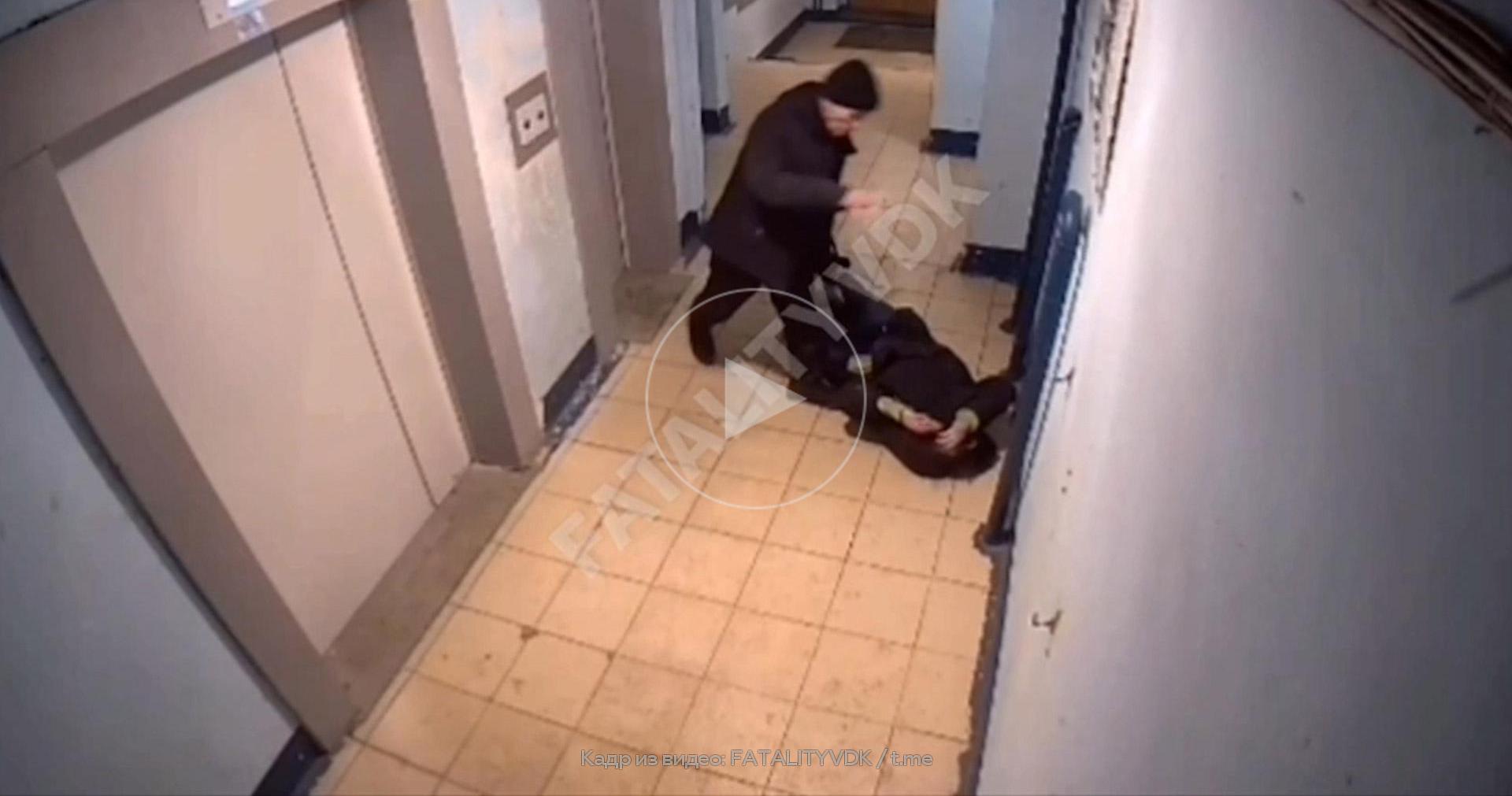 Насильник напал когда девушка открывала дверь домой Насильник напал когда девушка открывала дверь домой