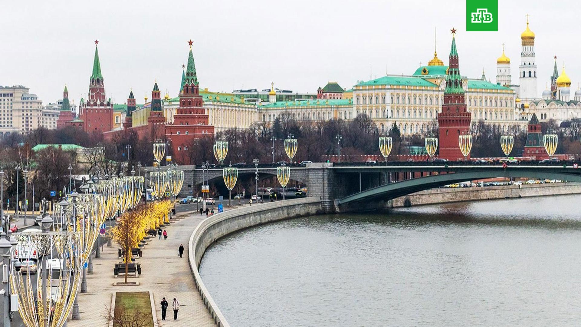 В центре Москвы открыли движение по набережным и мостам