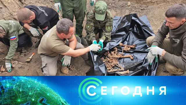 Үлкен кеудесі бар немқұрайлы қыз сиськилеріне сперманы алады